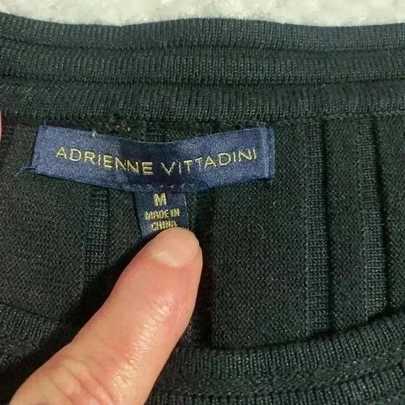 Adrienne Vittadini black ribbed top rounded neck slits on sleeves size Medium - Picture 6 of 8